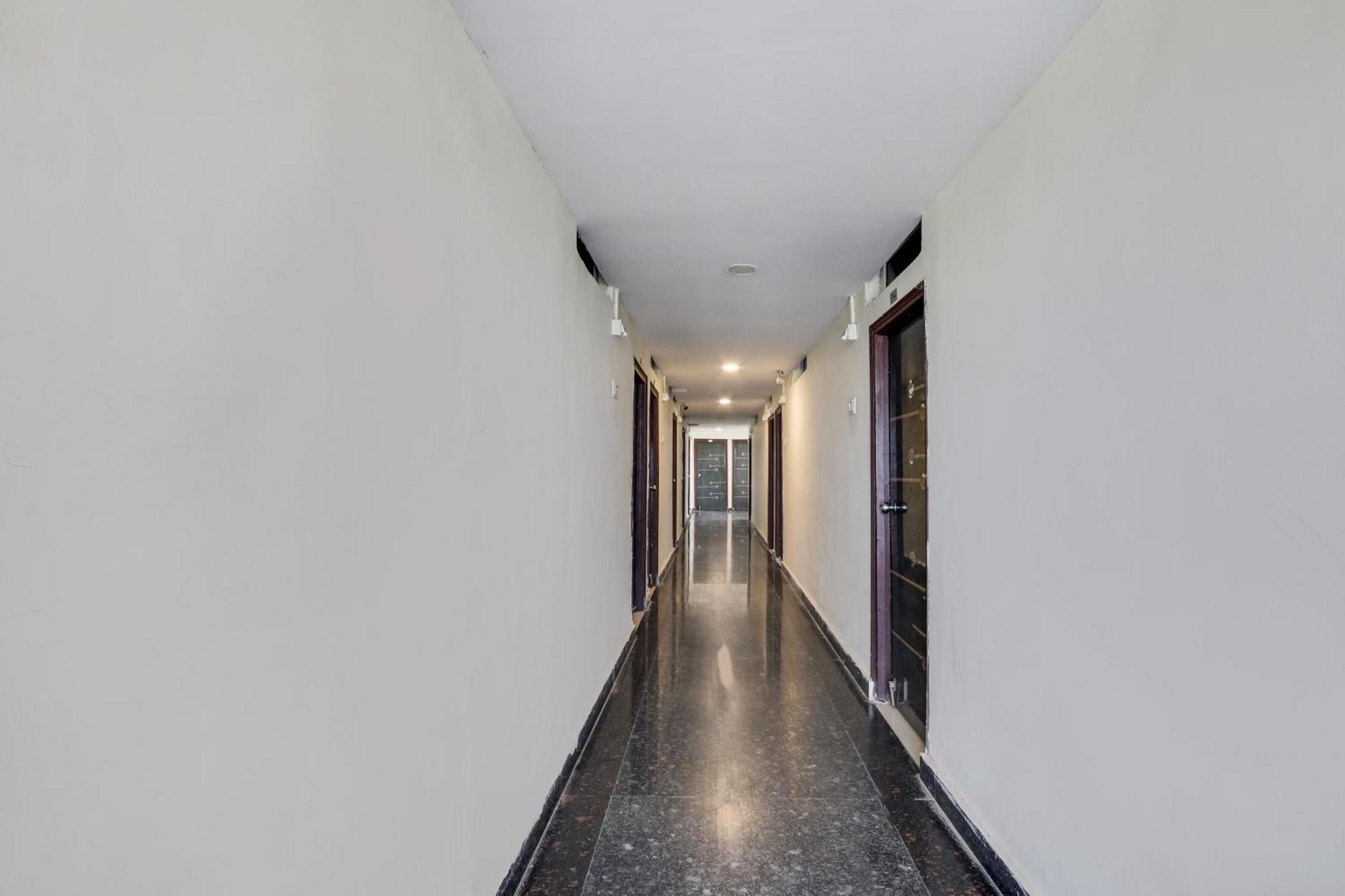 Hotel O Grand Hotel And Lodge Sangareddy エクステリア 写真