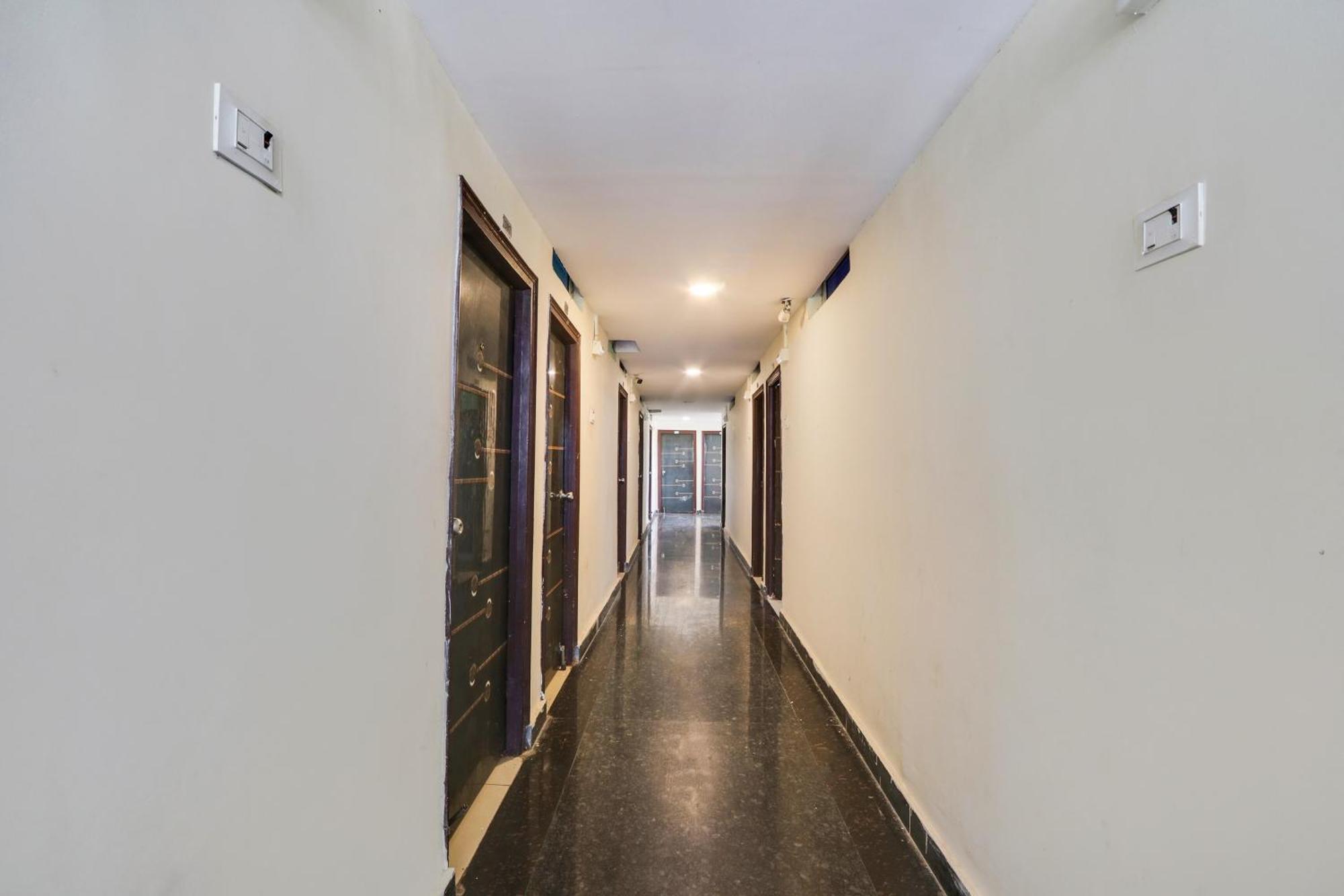Hotel O Grand Hotel And Lodge Sangareddy エクステリア 写真